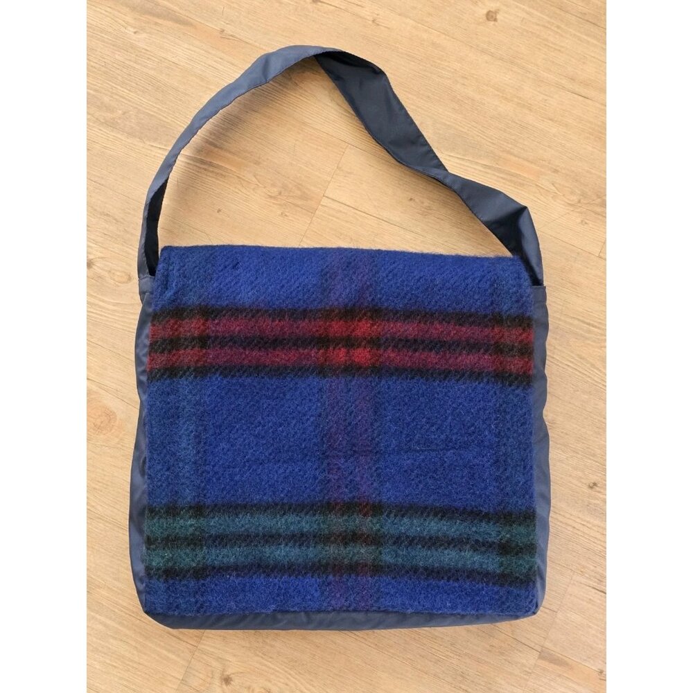 Tweedmill Blue Plaid 100% Wool Waterproof Back Picnic Blanket w Carrying Bag - Picture 3 of 6